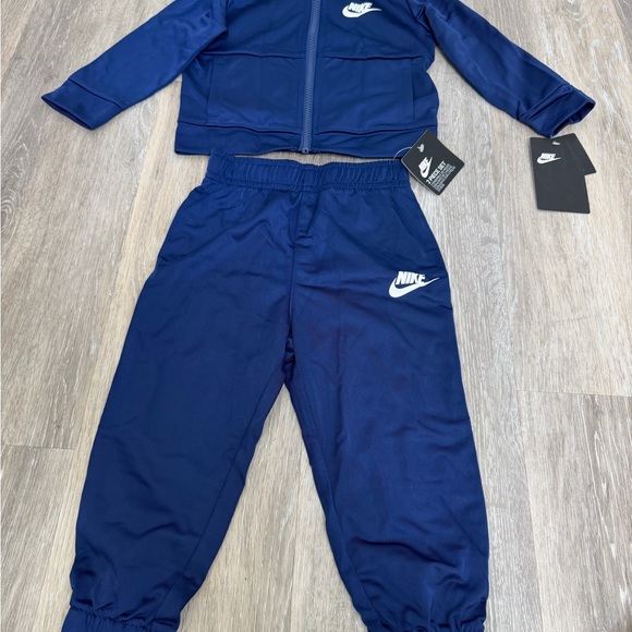Nike Navy Athletic Set - Picture 2 of 2